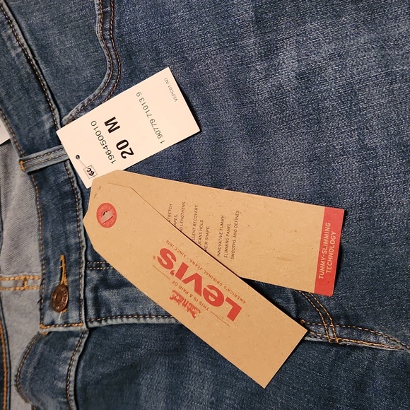Levi's Woman 315 Shaping Bootcut Jeans - Picture 6 of 9
